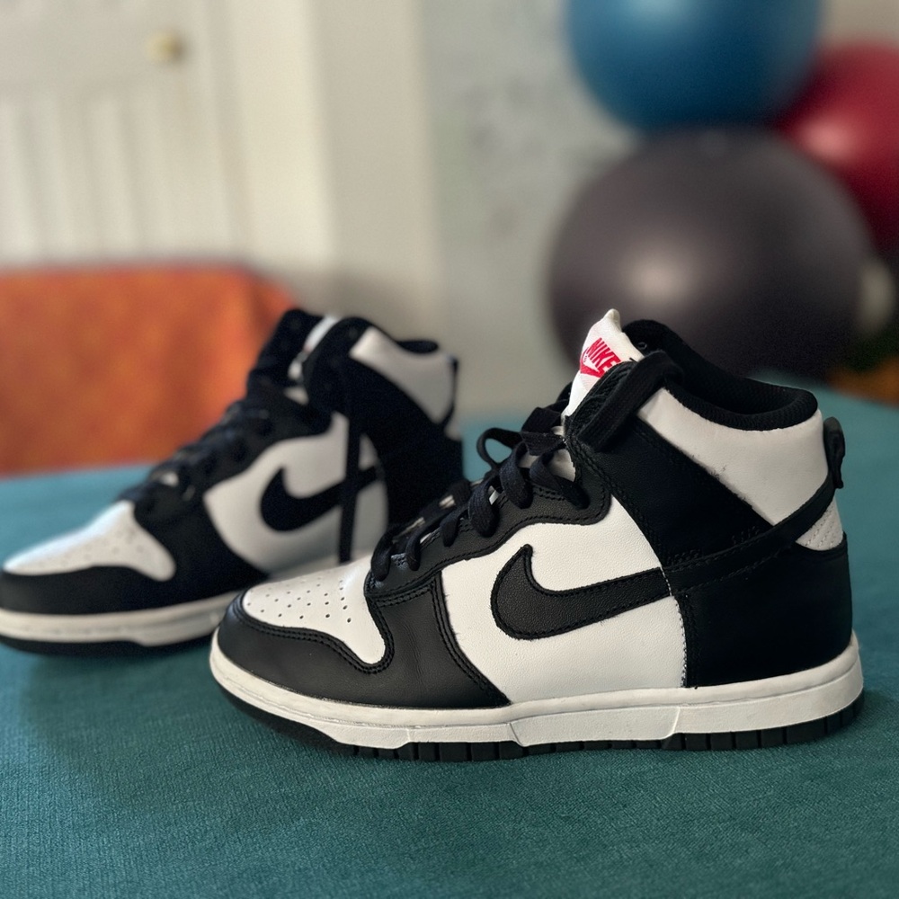 Nike Panda Dunks High Top Sneakers Womens 5 EUC